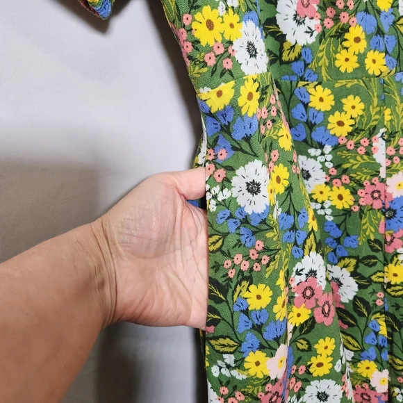 Green and White Floral Wrap Puff Sleeve Romper - Picture 5 of 13